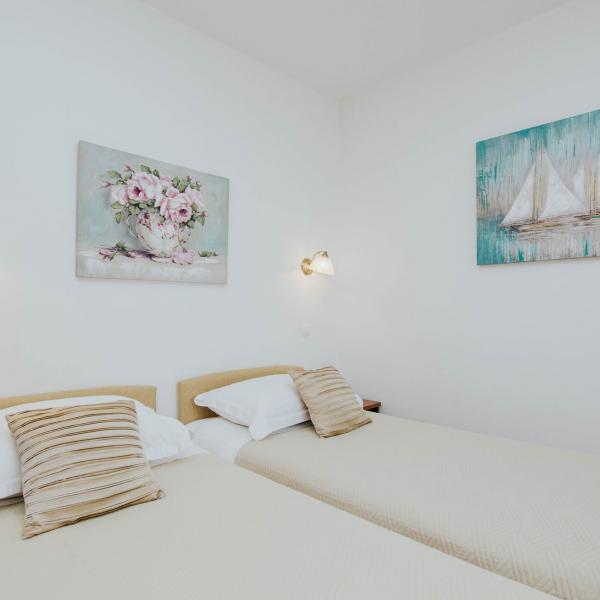 Economy room w/ window